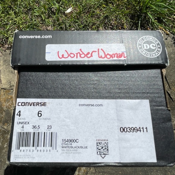 Converse All Star Wonder Women High Tops DC Comics Rare Print Pre-owned W-6 M-4 - Picture 7 of 7